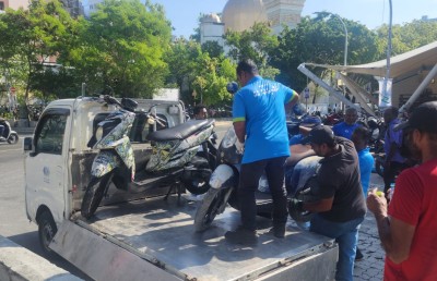 ގިނަ ދުވަސްވަންދެން މަގުތަކުގައި ބަހައްޓާފައި ހުރި 200 އަށް ވުރެ ގިނަ ވެހިކަލް ޓޯކޮށްފި