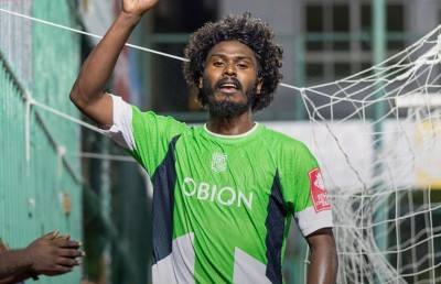 ހޫނުވި ޕެނަލްޓީ ޝޫޓައުޓްގައި އޭދަފުށި ބަލިކޮށް ގަން ސެމީ އަށް