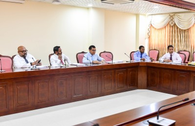 އައްޑު އާއި އެހެން ރަށްރަށުގެ ކަރަންޓުގެ މައްސަލާގައި ފެނަކައިގެ އިސްވެރިން ކޮމިޓީ އަށް ހާޒިރުކުރަނީ