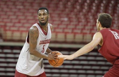 ސައުދީ ލީގުގެ ކުރީގެ މޮޅު ކުޅުންތެރިޔާ ކިންގްސް އަށް