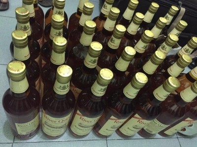 ތިނަދޫގައި ފުޅާ ދާއިރާއެއްގައި ބަނގުރާ ވިއްކާ ކަމަށް ތުހުމަތުވާ މީހަކު ހައްޔަރުކޮށްފި