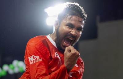 ހޫނުވި ޕެނަލްޓީ ޝޫޓައުޓްގައި އޭދަފުށި ބަލިކޮށް ގަން ސެމީ އަށް