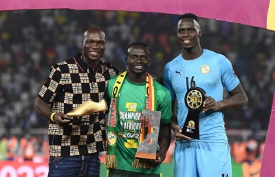 މާނޭ، ސެނެގާލަށް ފުރަތަމަ ފަހަރަށް އެފްރިކަން ކަޕް ހޯދައިދީފި