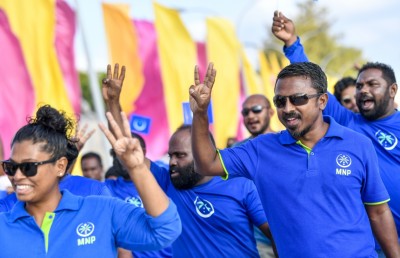 ޕާޓީތަކަށް ރަން ގޮނޑިއެއް؛ ވޯޓަށް ތައްޔާރު!