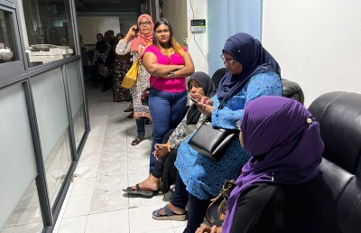 މާލޭގެ އަންހެނުންގެ ކޮމިޓީގެ މެންބަރުން އޮފީސްތެރޭ ތަޅުލައިފި