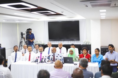 ޗާގޯސްގެ މައްސަލައިގައި އުޅުނު ބޭފުޅުންގެ އިތުބާރު ނެތްކަމުގެ މައްސަަލައެއް މަޖިލީހަށް ވައްދަނީ