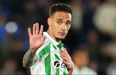 ބެޓިސްގައި ވިދަމުން އަންނަ އެންޓޮނީ އަށް ރަތްކާޑާ އެކު މަޑުޖެހުމެއް، ރެއާލްއާ ދެކޮޅަށް ނުކުޅެވޭނެ