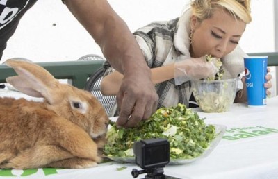 ކެއުމުގެ މުބާރާތަކުން ބޮޑު މުސަޅެއް ބަލިވެއްޖެ