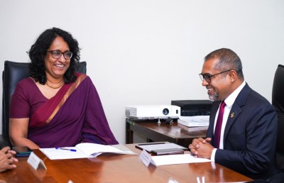 ފޮރިން މިނިސްޓަރު ހަލީލް، ލަންކާގެ ބޮޑުވަޒީރު އަމަރަސޫރިޔަ އާ ބައްދަލުކުރައްވައިފި