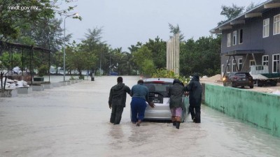 އައްޑޫގައި ފެން ބޮޑުވެ، ގެތަކަށް ގެއްލުންވަނީ