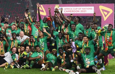 މާނޭ، ސެނެގާލަށް ފުރަތަމަ ފަހަރަށް އެފްރިކަން ކަޕް ހޯދައިދީފި