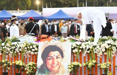 ލަތާ މަރުވުމުގެ ހިތާމައިގައި އިންޑިއާގެ ސަރުކާރު ބަންދުކޮށްފި