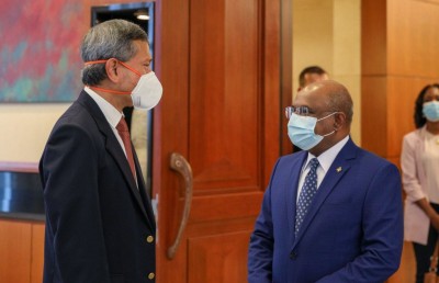 ސިންގަޕޫރަށް ވަޑައިގަތް އދ.ގެ އާންމު މަޖިލީހުގެ ފުރަތަމަ ރައީސަކަށް ޝާހިދު