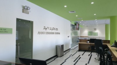 އައްޑޫ ސިޓީ ފޭދޫގައި ކުޑަކުއްޖަކު ގެނބިގެން ފަރުވާދެނީ