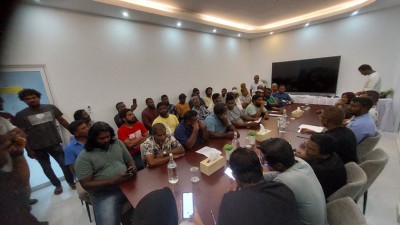 އުކުޅަހުގައި ބަނގުރަލުގެ މައްސަލަ ބޮޑުވެ ރައްޔިތުން ކައުންސިލު އިދާރާއަށް