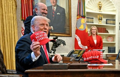 އެމެރިކާގައި އުޅެން ބޭނުންވާ މީހުންނަށް ފަސް މިލިއަން ޑޮލަރަށް "ގޯލްޑް ކާޑް" ވިސާ ދެނީ