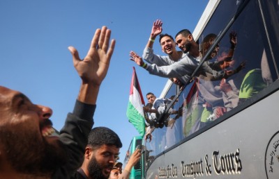 ދޫނުކޮށް ހިފެހެއްޓި ފަލަސްތީނު ގައިދީން އިޒްރޭލު ހަތަރު މީހެއްގެ ހަށިގަނޑުގެ ބަދަލުގައި މިނިވަންކޮށްފި