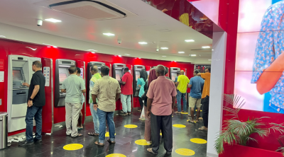 ބީއެމްއެލް އެޕަށް ދިމާވި މައްސަލައާއެކު އޭޓީއެމްތައް ދޮށުގައި ކިއޫ ދަމާލައިފި