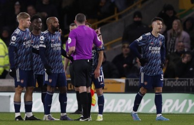 ވުލްވްސް ބަލިކޮށް އާސެނަލް އަށް އަހަރުގެ ފުރަތަމަ މޮޅު