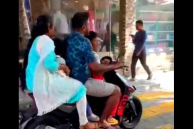 ހަތަރު މީހުން އަރުވައިގެން ސައިކަލު ދުއްވި ބިދޭސީއަކަށް ފިޔަވަޅު އަޅައިފި