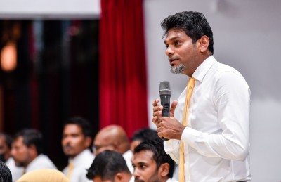 އަމްރު، ޗެއާޕާސަން ކަމަށް ވާދަނުކުރައްވަން ނިންމަވައިފި