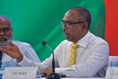 އިމުގެ މައްސަލައިގައި ޕާޓީން ވަކިކުރުމަކުން ފަރުވާލެއް ނެތް: އާޒިމް