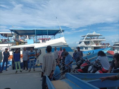 މަސް ނުކިރޭތީ، ތިނަދޫ މަސްވެރިން ނުކުމެ އައިސްޕްލާންޓު ބަންދުކޮށްފި
