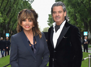 ރޮކް އެން ރޯލް މިޔުޒިކްގެ ރާނީ ޓީނާ ޓާނާ މަރުވެއްޖެ