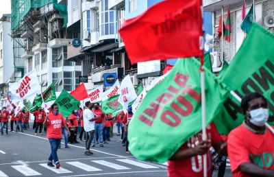 އިންޑިއާގެ ޑޮކްޓަރަކަށް ވީތީ ޓެކްސީން ބޭލުވި، މިވަރަށް ނުރައްކާވެއްޖެ: ފައްޔާޒް