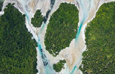 ހުވަދޫގެ މި ރީތިކަމާއި ފުރިހަމަ ކަމުގެ ތެރެއަށް ގެއްލިފައި