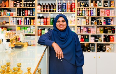 ޒިދުނާ ނަގައިދެނީ އާއިލީ ވިޔަފާރީގެ ފިލާވަޅެއް