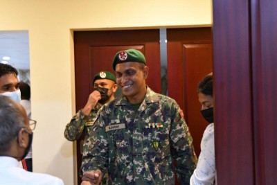 ބޮމުގެ ހަމަލާ ހަށިފާރަވެރިއެއްގެ ދުލުން: ނަޝީދު އޮތީ ލެއިން ތަތްތެޅިފައި