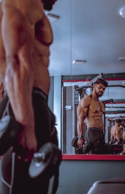 ނަހްޔާންގެ ރިކޯޑް: ބޮލަށްވެއްޓުނު ފުރައްސާރައިގެ ދުނިޔެ ކޮނޑަށްލައިގެން