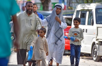 ރޯދައިގެ އަޅުކަމަށް ކުޑަކުދިން ފަރިތަކުރުވުން