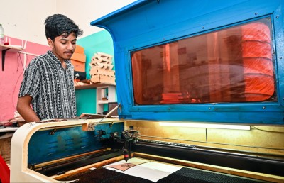 އުމުރުން 17, ފިލާގައި ކަނޑައި މި ނަގަނީ އަމިއްލަ ވިޔަފާރި