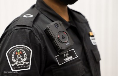 ޖަލު އޮފިސަރުން ވެސް ބޮޑީ ވޯން ކެމެރާ ބޭނުންކުރަން ފަށަނީ