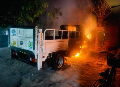 ލަންދޫގެ ކުނި މެނޭޖުކުރަން ގެންދިޔަ ޕިކަޕުގައި ރޯކޮށްލައިފި