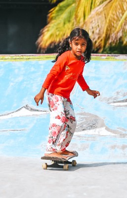 އަރުޝީގެ އުމުރުން އެންމެ ހަ އަހަރު، އެކަމަކު އެއީ ސްކޭޓް ކުރުމުގެ "އެއްވަނަ"