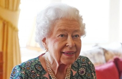 95 އަހަރުގެ އިނގިރޭސި ރާނީ ކޮވިޑަށް ޕޮޒިޓިވްވެއްޖެ