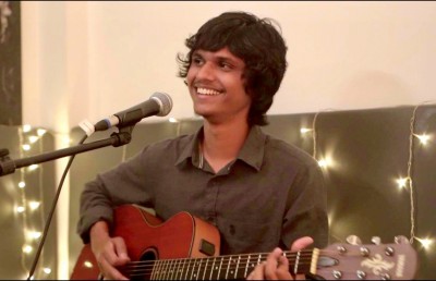 މިހާރު ކިޔާލަން އަދި އަޑު އަހާލަން: ޔާނި މުއާދުގެ ހިތްގައިމު ނަލަނަލަ އަޑު