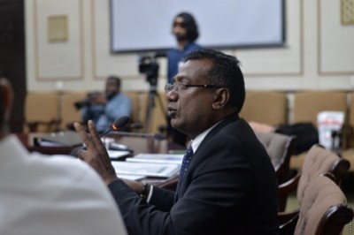 މަޖިލިސް ހުއްޓުމުން ވަރަށް ދެރަވޭ، ސުޕްރީމް ކޯޓުން އަމުރެއް ނެރެން ޖެހޭ: ޖާބިރު