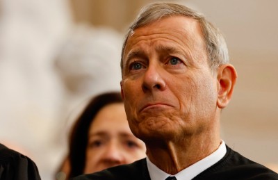 ޓްރަމްޕު ފަނޑިޔާރަކަށް އިންޒާރު ދެއްވުމުން އުއްތަމަ ފަނޑިޔާރު ރައްދުގައި ބަޔާން ނެރުއްވައިފި