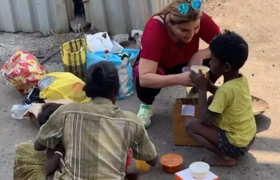 މަގުމަތީގައި އުޅޭ ބަޔަކަށް ކާންދިނުމުން ރާކީ އަށް ތައުރީފު އޮހެނީ