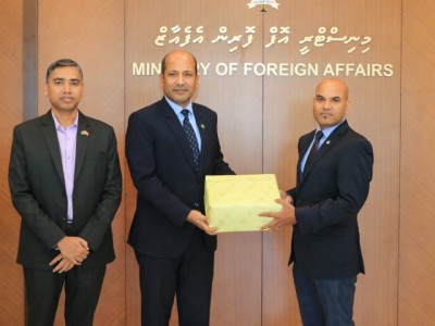 ޝެއިޚް ހަސީނާ މިއަހަރުވެސް ރައީސް ޞާލިޙަށް އަނބު ހަދިޔާ ކުރައްވައިފި