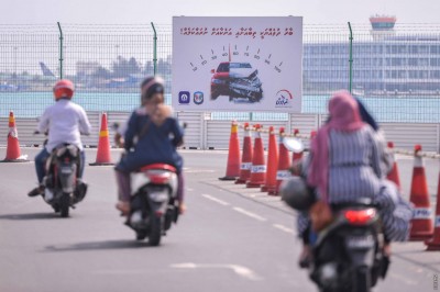 ހައިވޭގައި ހިނގި އެކްސިޑެންޓެއް ފެނުނު މީހަކު ހުރިތޯ ބަލަނީ