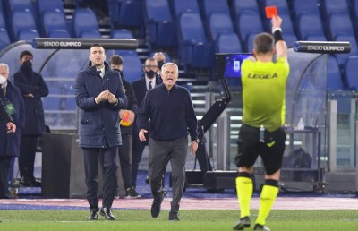 ރެފްރީއާ ދިމާކޮށްގެން މޮރީނިއޯ ދެ މެޗަށް ސަސްޕެންޑް ކޮށްފި