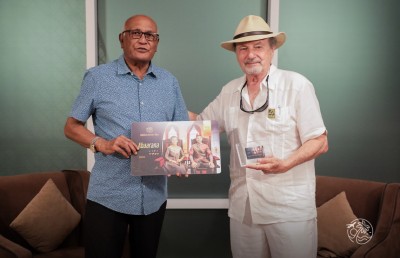 ބޯޑާ މައިލްސްގެ ފުރަތަމަ "ގޯލްޑް ޓިއާ" ކޯބިންގެ ދެބަފައިންނަށް