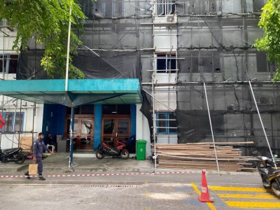 ޕާކިން ޒޯން ހަދަން ޣާޒީ ބިލްޑިން ތަޅާލަން ފަށައިފި
