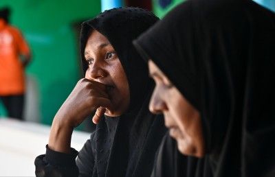 އޯޓިޒަމް ދެ ކުދިންނާ އެކު އަސަރާއި ކަރުނައިގެ ހަޔާތެއް