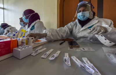 މާލެއިން 79 މީހުންނާއެކު ކޮވިޑަށް ޕޮޒިޓިވްވީ 656 މީހުން